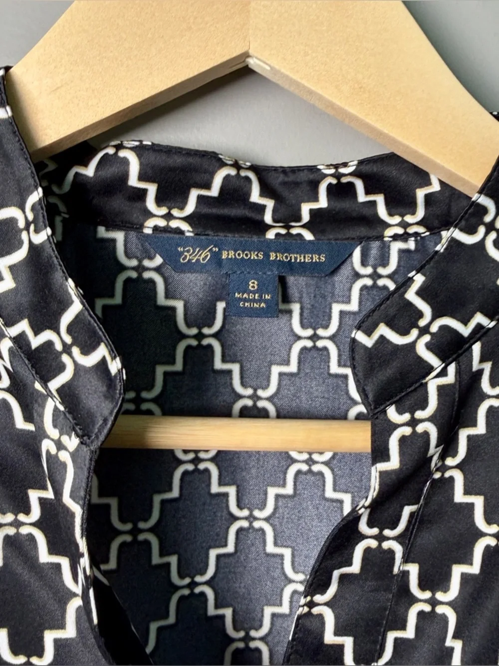 Brooks Brothers “346” Satin Geo Print Blouse Preppy | Black & White | Size 8 - Picture 3 of 7